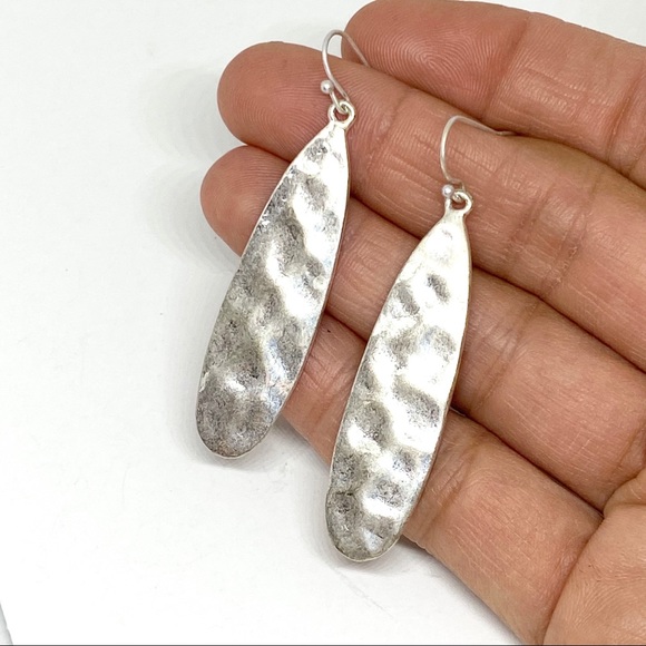 2/$35🖤 Anthropologie Rustic Bohemian Teardrop Textured Silver Drop Earri… - Picture 2 of 9